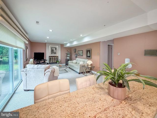 245 TOLL DR, Southampton, PA 18966