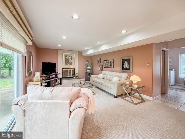 245 TOLL DR, Southampton, PA 18966