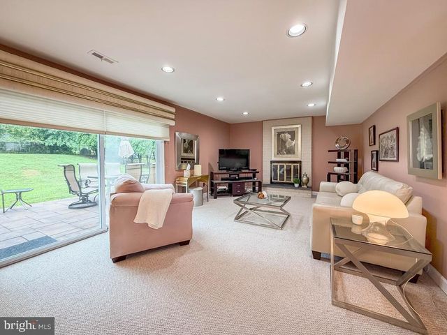 245 TOLL DR, Southampton, PA 18966