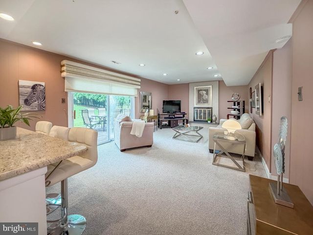 245 TOLL DR, Southampton, PA 18966