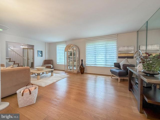 245 TOLL DR, Southampton, PA 18966
