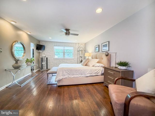 245 TOLL DR, Southampton, PA 18966