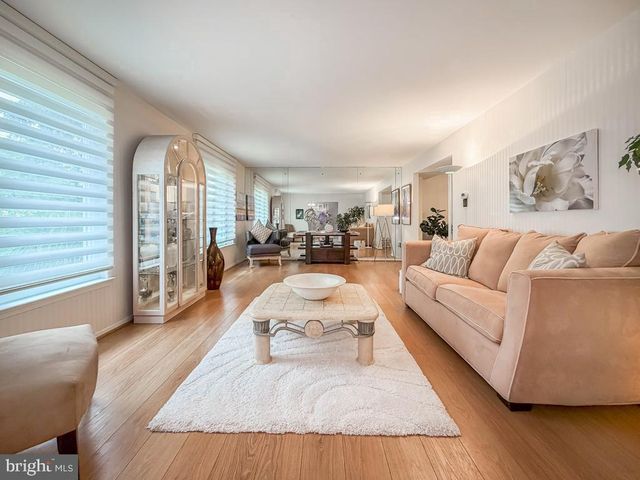 245 TOLL DR, Southampton, PA 18966