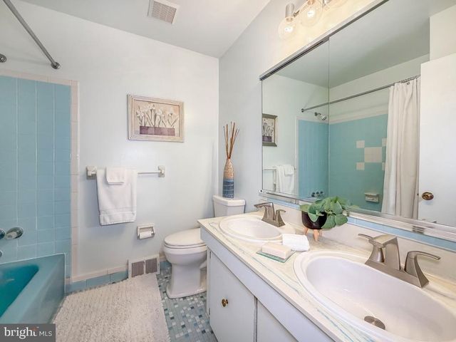245 TOLL DR, Southampton, PA 18966