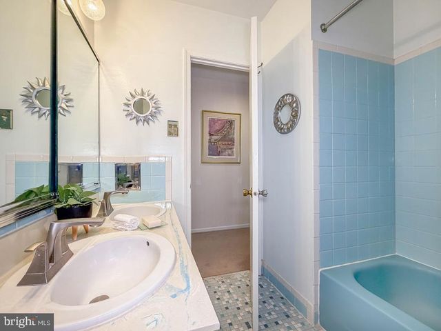 245 TOLL DR, Southampton, PA 18966