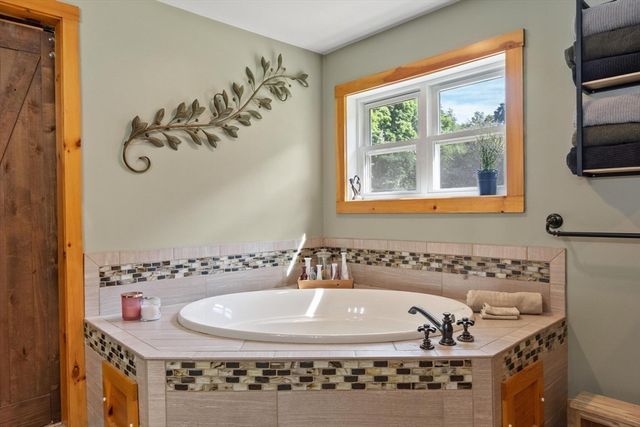 361 Mulpus Rd, Lunenburg, MA 01462