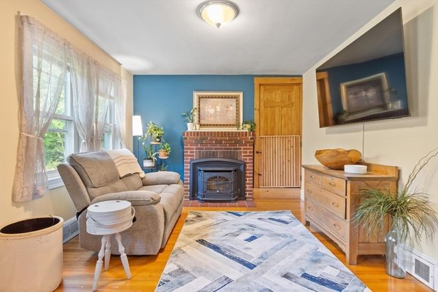 361 Mulpus Rd, Lunenburg, MA 01462