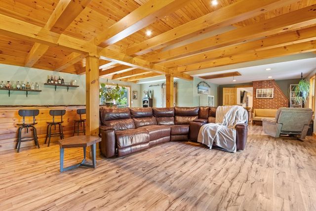 361 Mulpus Rd, Lunenburg, MA 01462