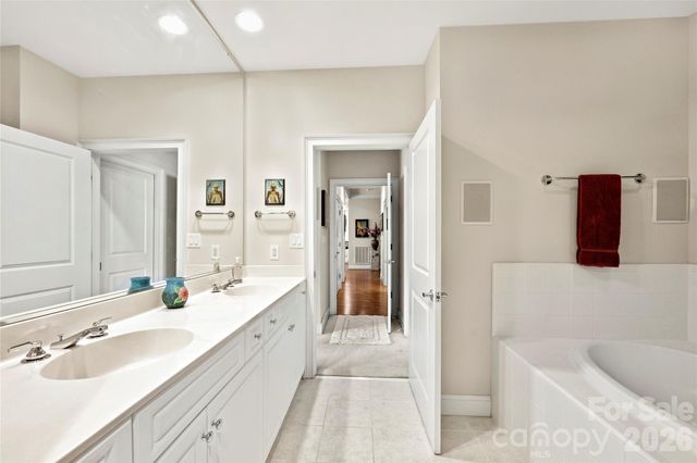 435 S Tryon Street 703, Charlotte, NC 28202