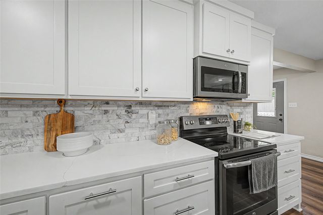 106 Pecan Creek Street, Red Oak, TX 75154