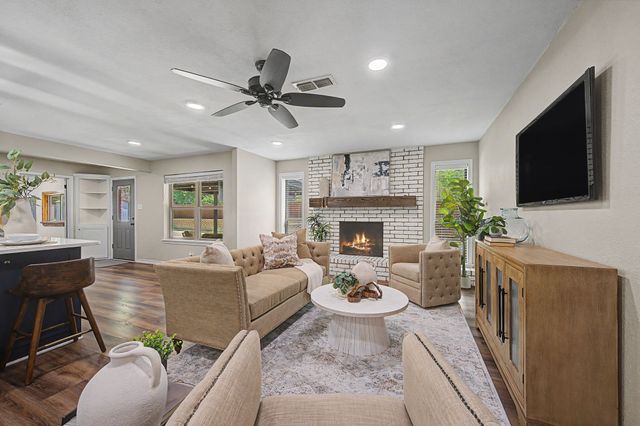 106 Pecan Creek Street, Red Oak, TX 75154