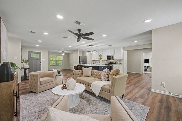 106 Pecan Creek Street, Red Oak, TX 75154