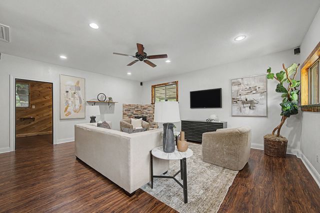 106 Pecan Creek Street, Red Oak, TX 75154