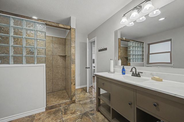 106 Pecan Creek Street, Red Oak, TX 75154