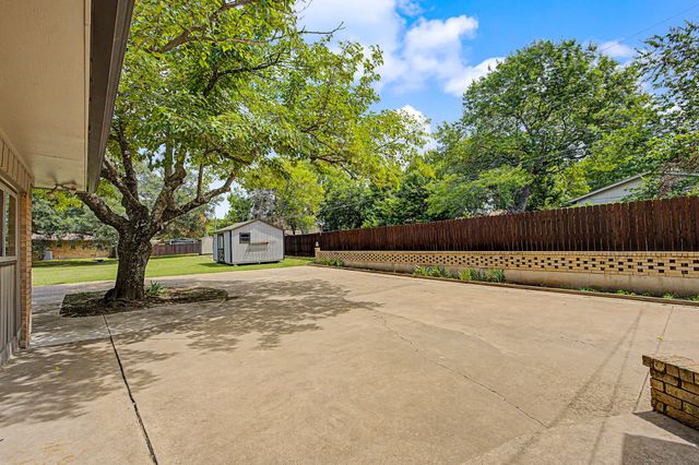 106 Pecan Creek Street, Red Oak, TX 75154
