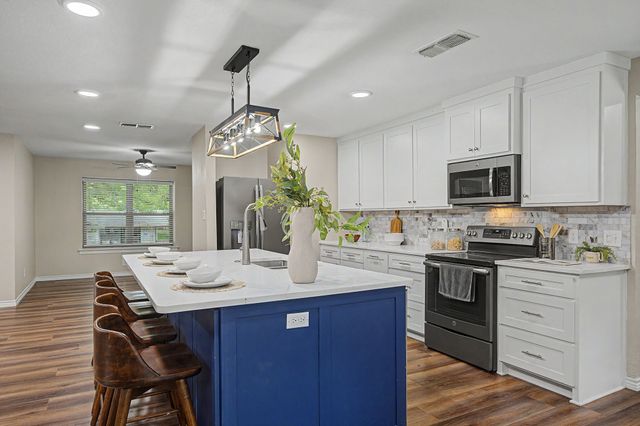 106 Pecan Creek Street, Red Oak, TX 75154