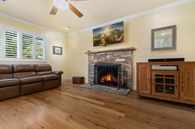 5145 Springdale Ave, Pleasanton, CA 94588