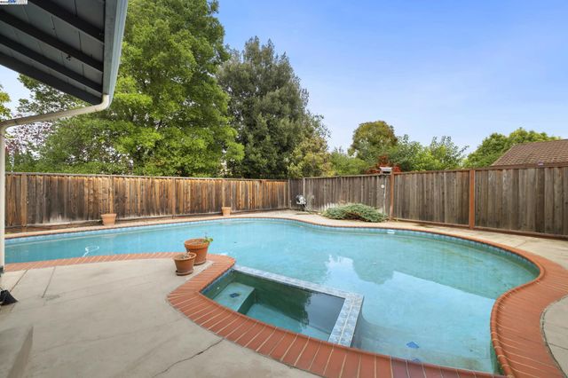 5145 Springdale Ave, Pleasanton, CA 94588