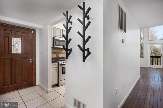 1616 MOUNTAIN RD, Haymarket, VA 20169