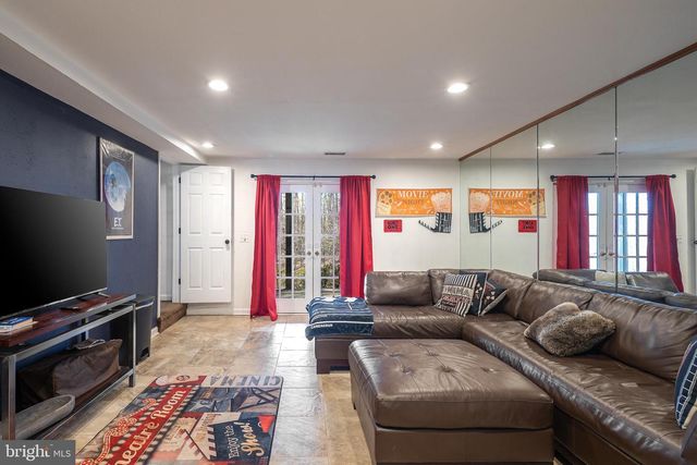 1616 MOUNTAIN RD, Haymarket, VA 20169