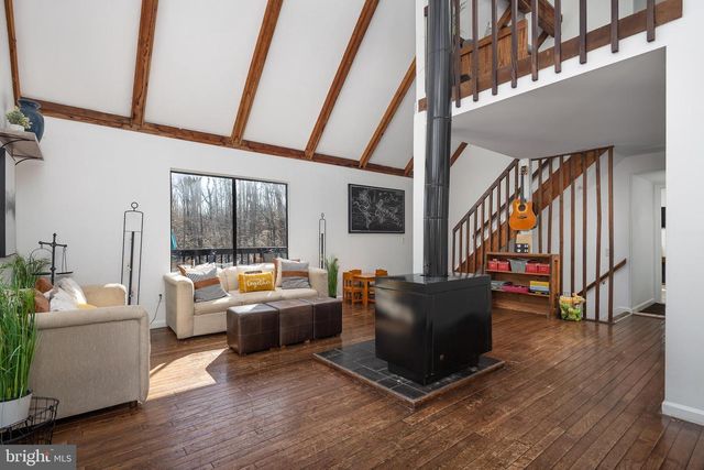 1616 MOUNTAIN RD, Haymarket, VA 20169