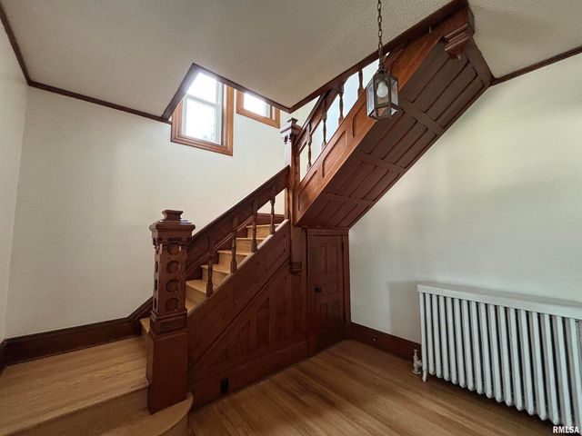 802 4TH Street W, Sterling, IL 61081