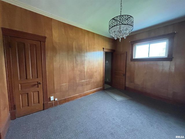 802 4TH Street W, Sterling, IL 61081