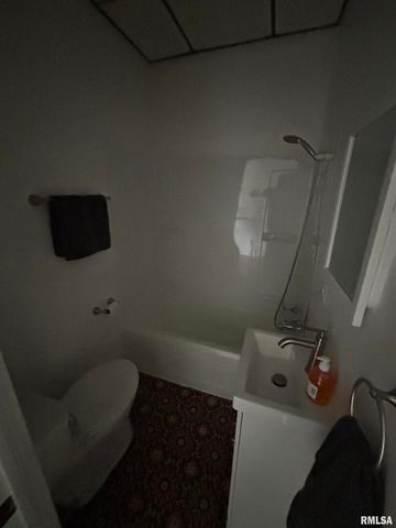 802 4TH Street W, Sterling, IL 61081