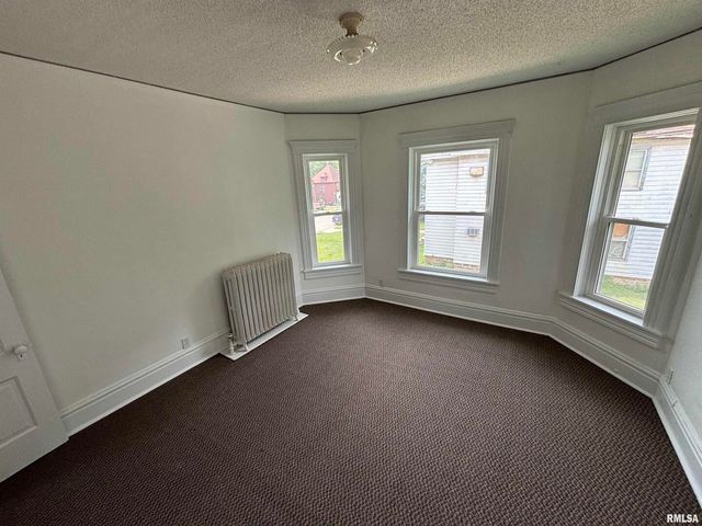 802 4TH Street W, Sterling, IL 61081