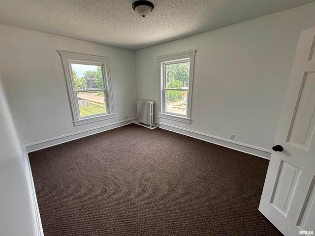 802 4TH Street W, Sterling, IL 61081