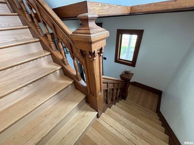 802 4TH Street W, Sterling, IL 61081