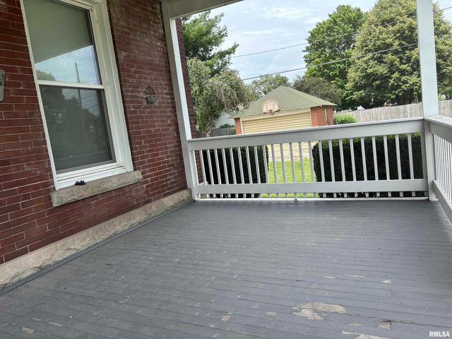 802 4TH Street W, Sterling, IL 61081