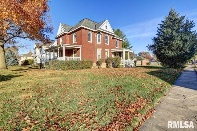 802 4TH Street W, Sterling, IL 61081