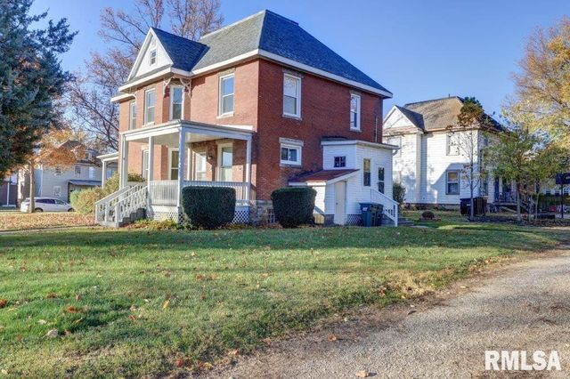 802 4TH Street W, Sterling, IL 61081