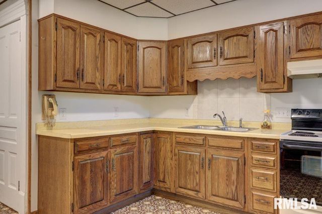 802 4TH Street W, Sterling, IL 61081