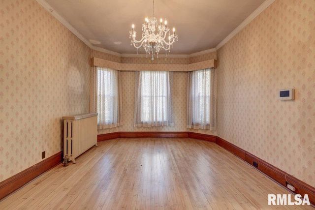 802 4TH Street W, Sterling, IL 61081