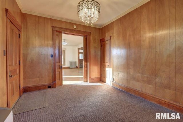 802 4TH Street W, Sterling, IL 61081