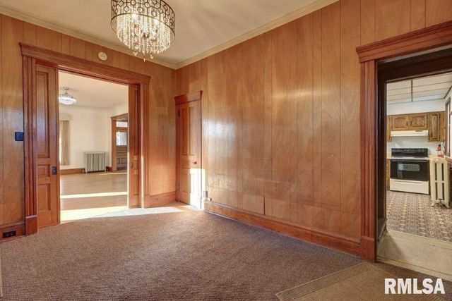 802 4TH Street W, Sterling, IL 61081