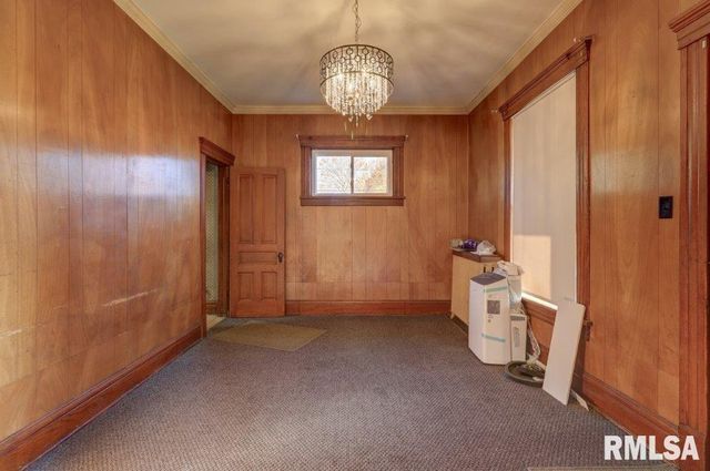 802 4TH Street W, Sterling, IL 61081