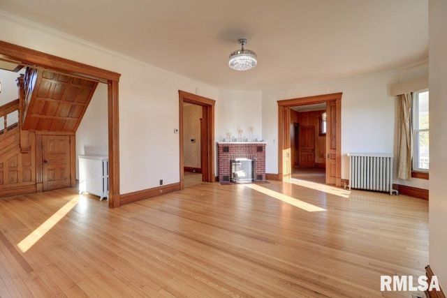 802 4TH Street W, Sterling, IL 61081