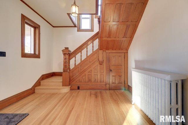 802 4TH Street W, Sterling, IL 61081