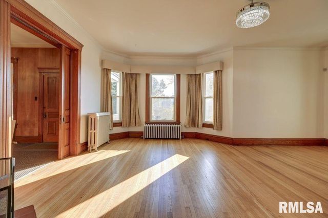 802 4TH Street W, Sterling, IL 61081