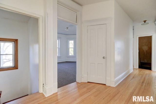 802 4TH Street W, Sterling, IL 61081