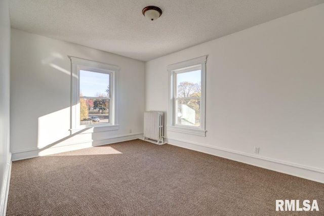 802 4TH Street W, Sterling, IL 61081