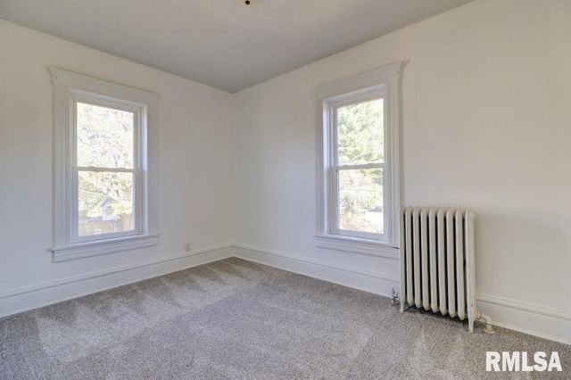 802 4TH Street W, Sterling, IL 61081