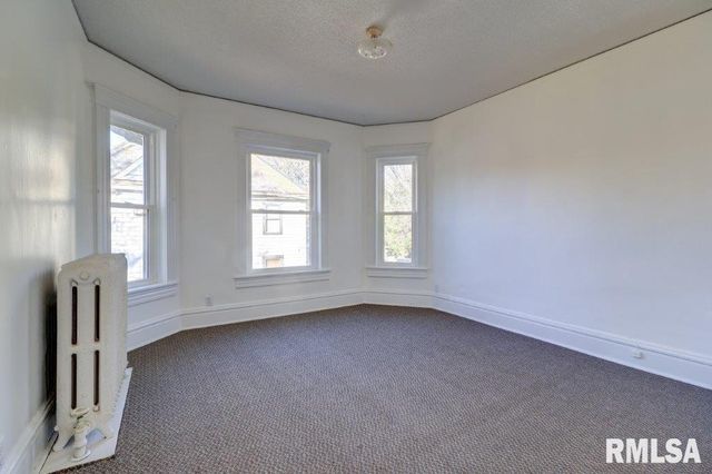 802 4TH Street W, Sterling, IL 61081