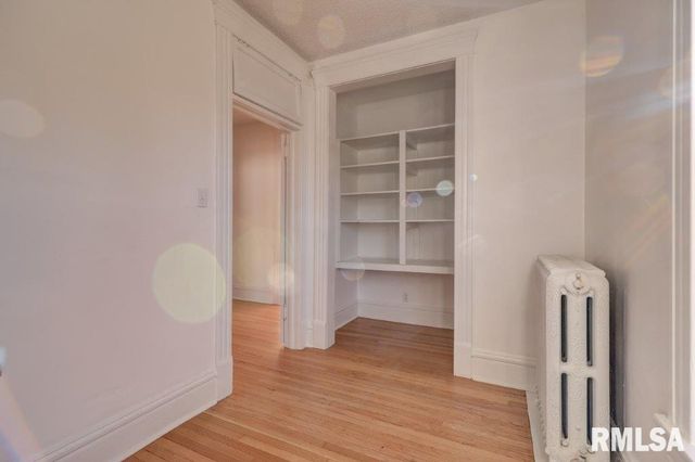 802 4TH Street W, Sterling, IL 61081