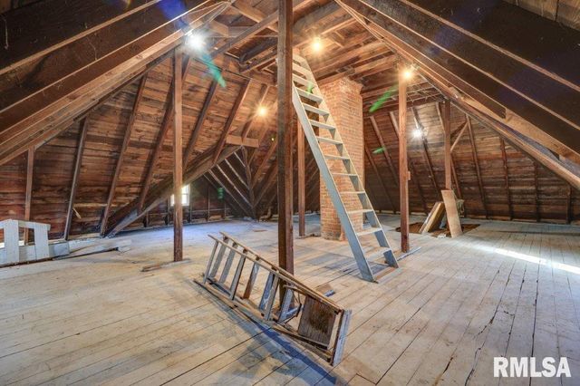 802 4TH Street W, Sterling, IL 61081