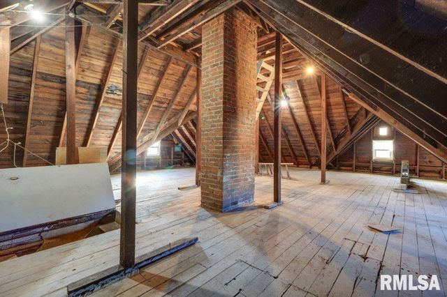 802 4TH Street W, Sterling, IL 61081