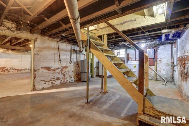 802 4TH Street W, Sterling, IL 61081